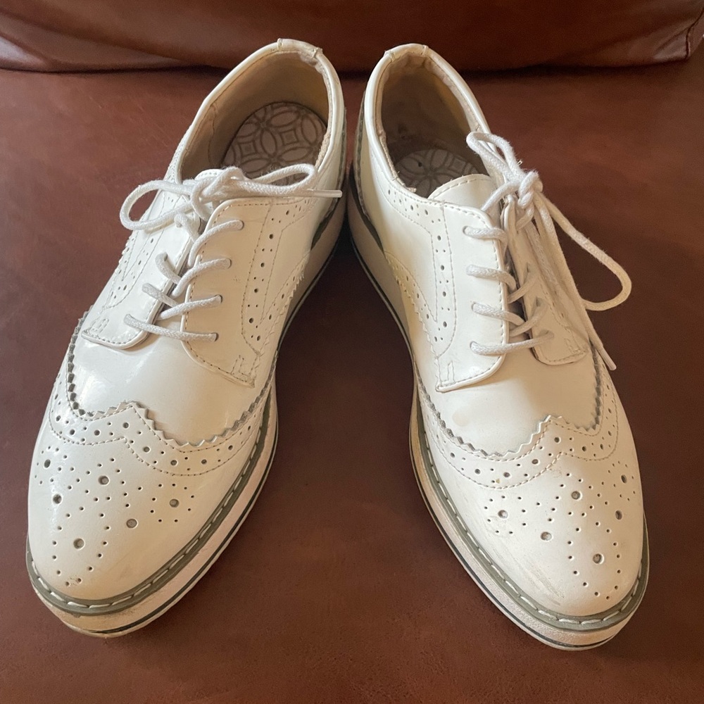 Oxford Classic White wing tip platform women’s